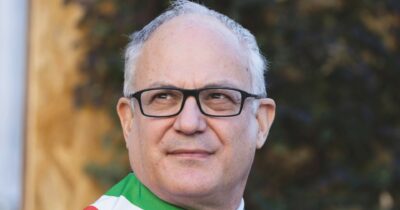 Copertina di Gualtieri. Roma, il sindaco è contro le nomine  di partito, ma le fa