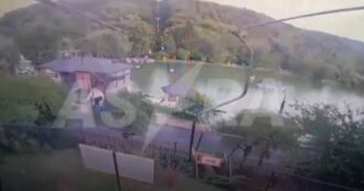 Copertina di Crolla seggiovia turistica mentre è in funzione: ci sono feriti. Le immagini della caduta