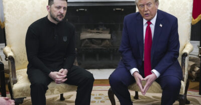 Copertina di Trump chiude alla presenza di Zelensky: “Al vertice in Alaska ci sarà solo Putin. Poi sentirò lui e i leader europei”