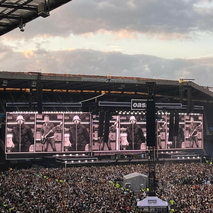 Il concerto degli Oasis visto dalla GenZ: il ‘pellegrinaggio’ che inizia a Bergamo e arriva davanti ai ‘fratelli coltelli’, per vivere un sogno