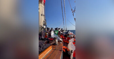 Copertina di Open Arms soccorre 51 migranti con il veliero Astral: in navigazione verso Lampedusa – Video