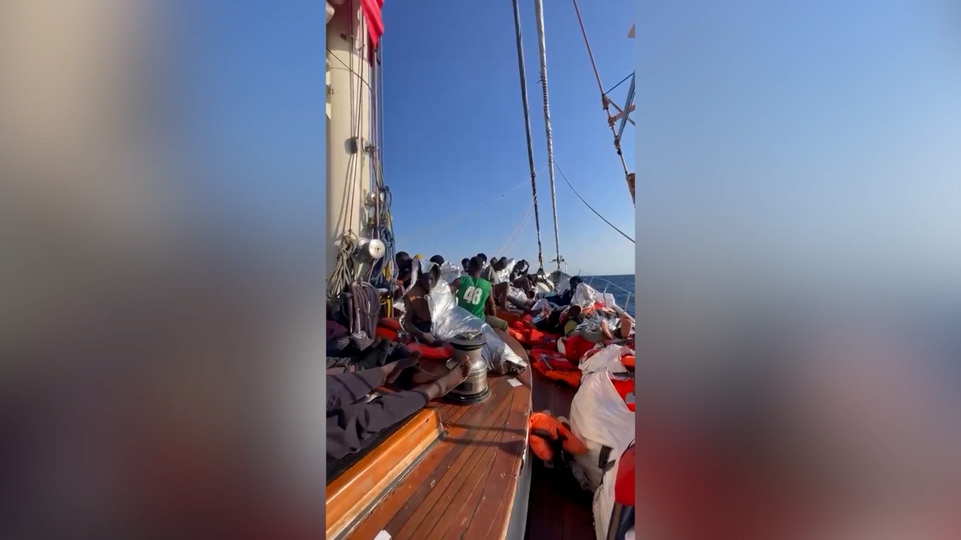 open arms soccorre 51 migranti con il veliero astral in navigazione verso lampedusa 8211 video