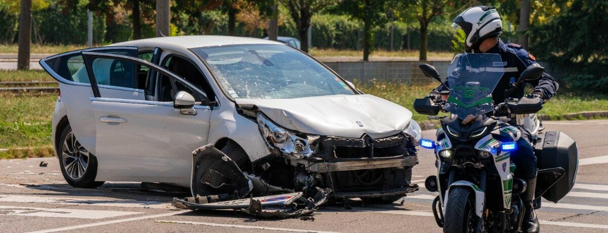 Copertina di Milano: investita da un’auto rubata, morta una donna di 71 anni. Dopo lo schianto “4 ragazzini” sono fuggiti a piedi