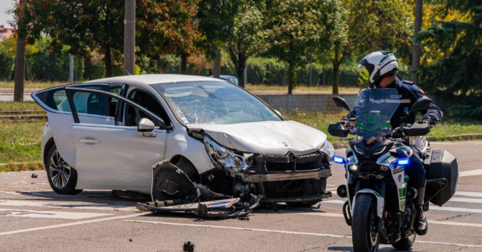 Milano, la madre del pirata della strada: “Ha 11 anni, è solo un bambino. Piango per lui e per la signora morta”