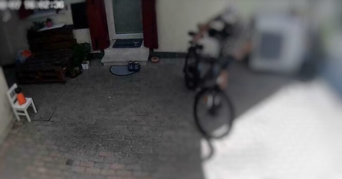 Mette online il video del furto della bici: il ladro si riconosce, lo incontra e poi minaccia la denuncia per diffamazione
