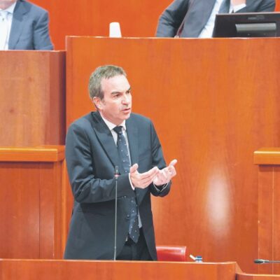 Copertina di “Occhiuto ha solo preso”:  lo sfogo dell’ex socio in chat