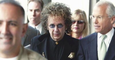 Copertina di Il genio con la pistola puntata su Ramones, Lennon e Debbie Harry