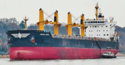 Copertina di Porto di Gaeta, la zona franca del “petcoke”: il residuo nero della raffinazione del petrolio