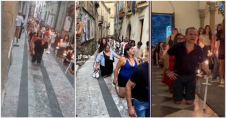 Copertina di “Quando senti la carne sanguinante vorresti gridare”: le immagini della particolare processione in ginocchio sono virali su TikTok