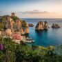 Copertina di 20 idee last minute per trascorrere il week-end di Ferragosto in Italia