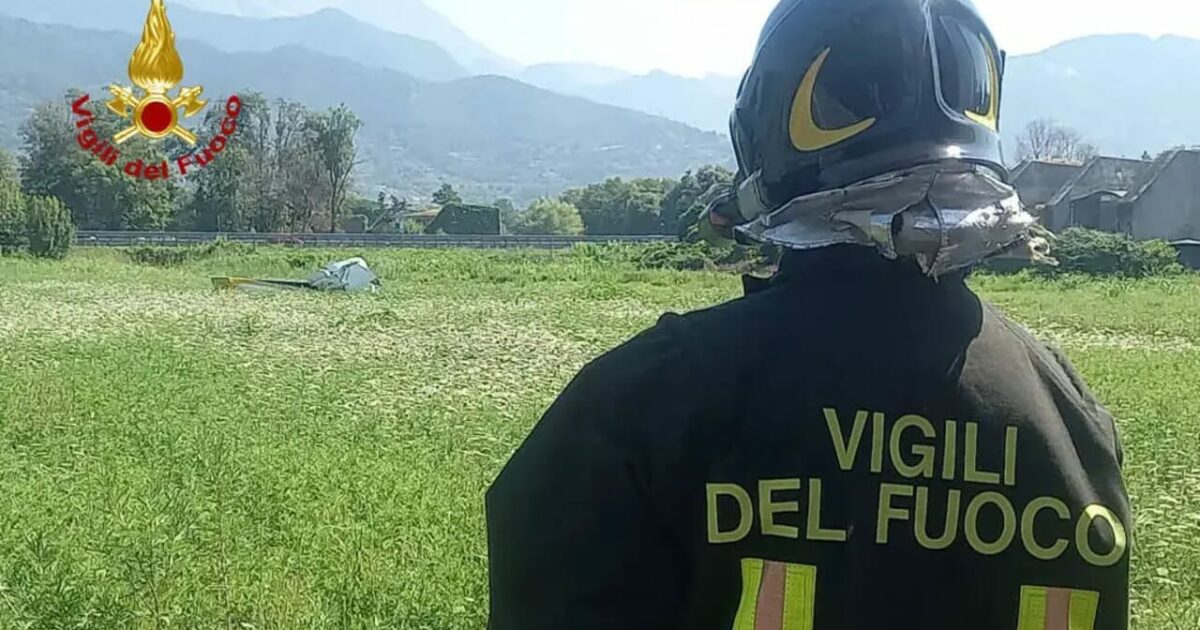 Vannis Marchi, il fondatore di Liu Jo si schianta con il suo aereo ultraleggero accanto all’autostrada a Forte dei Marmi: “Ricoverato, è in buone condizioni”