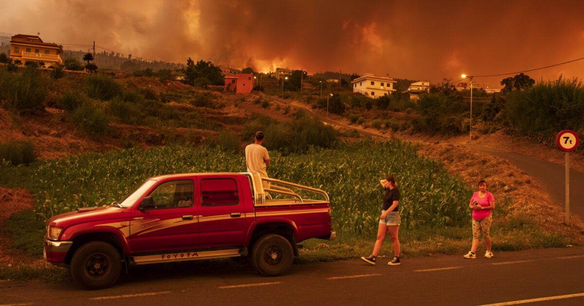 incendi in spagna da cadice a leon migliaia di persone evacuate casi di terrorismo ambientale