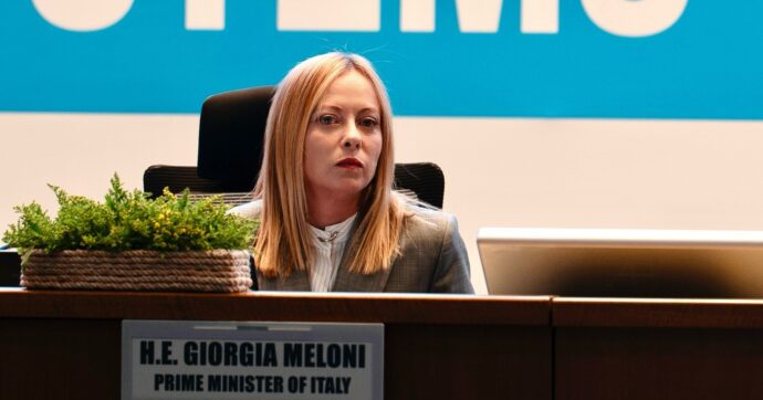 Turismo, Meloni: “Da Schlein falsità, arrivi in crescita”. Lei: “Lo dica alle famiglie che rinunciano alle vacanze”
