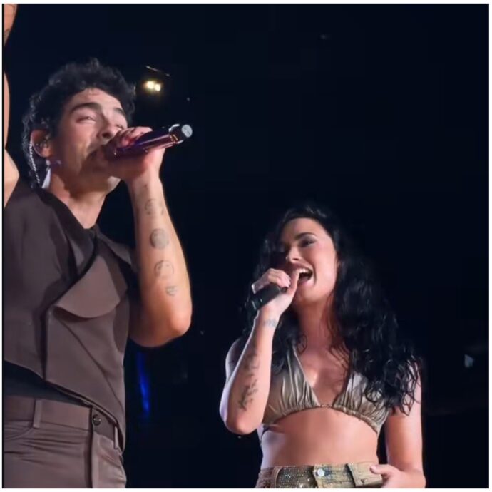 Demi Lovato e Joe Jonas tornano insieme sul palco 17 anni dopo ‘Camp Rock’: la reunion che infiamma i social