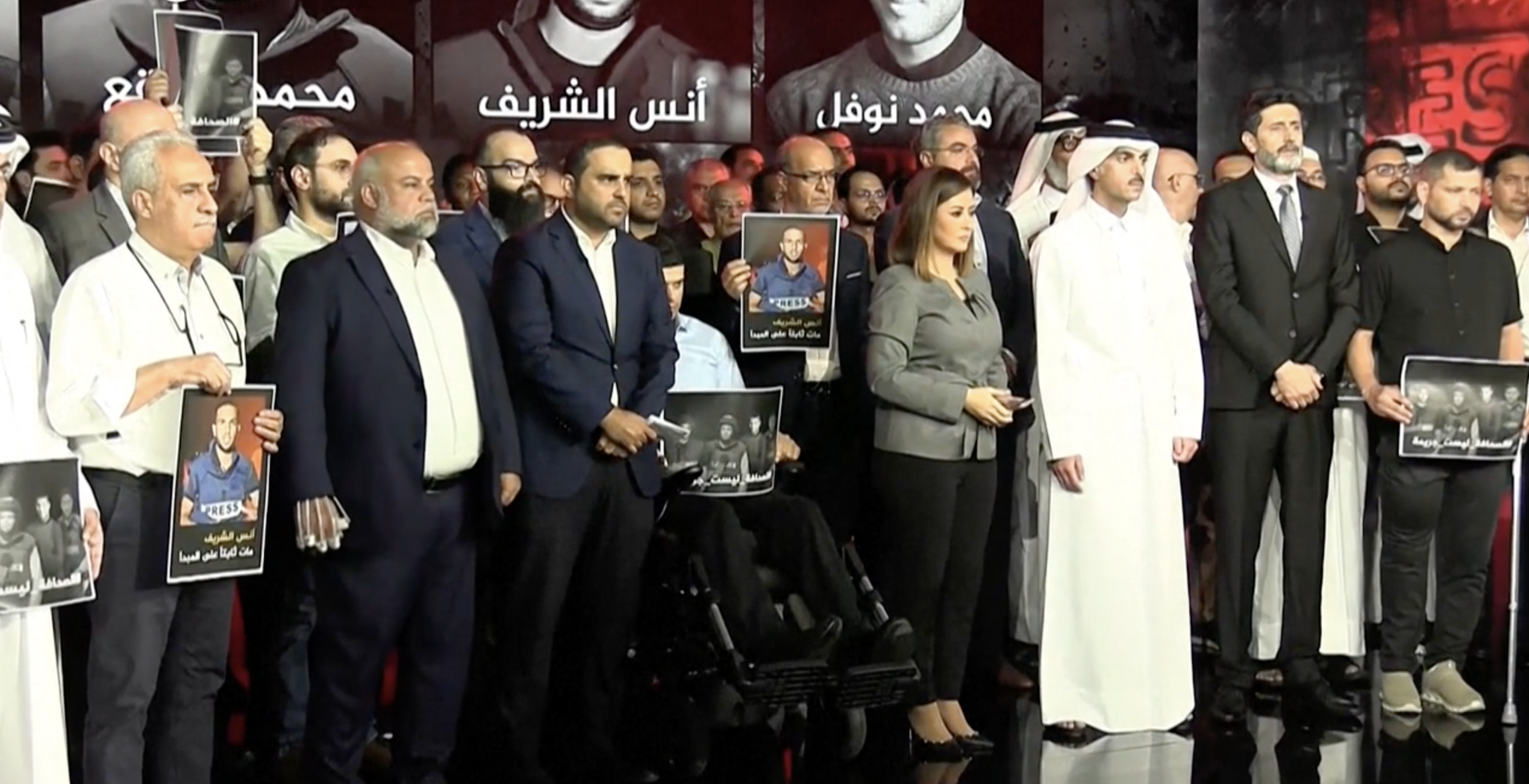 giornalisti uccisi a gaza la veglia dei colleghi nella redazione di di al jazeera contro di loro accuse infondate