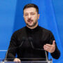 Copertina di Ucraina, Telegraph: “Zelensky pronto a cedere territori”. Lui: “Mosca prepara una nuova offensiva”