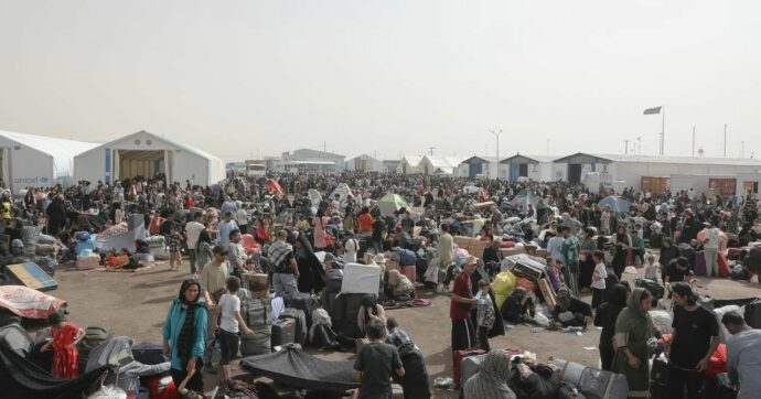 “Ci chiamano ‘sporchi’ e ci sequestrano tutto quello che possediamo, anche i telefoni”: le testimonianze dei rimpatri forzati dall’Iran all’Afghanistan