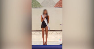 Copertina di Una 13enne sul palco di Miss Italia in Campania: è polemica. E Mirigliani revoca l’incarico all’organizzatore regionale