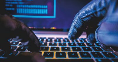 Copertina di Hacker rubano migliaia di passaporti da hotel