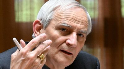 Copertina di Il cardinale Zuppi: “Imbroglia chi fa credere che si trova la pace con le armi. Noi sedotti dalla cultura della potenza frutto di interessi economici”