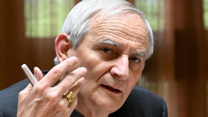 Il cardinale Zuppi: “Imbroglia chi fa credere che si trova la pace con le armi. Noi sedotti dalla cultura della potenza frutto di interessi economici”