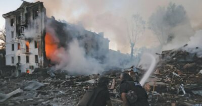 Copertina di Ucraina, Zelensky: “Restiamo in Donbass”. Ma i russi sfondano a Pokrovsk