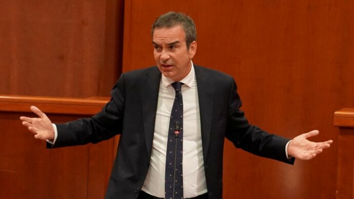Calabria, il centrodestra rinuncia al poltronificio e cancella la legge sui sottosegretari per paura del referendum: “Il voto popolare sarebbe uno spreco”