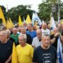 Copertina di Riservisti ed ex piloti israeliani protestano davanti alla sede delle Idf: “Basta con la guerra inutile a Gaza”