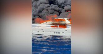 Copertina di Yacht di lusso a fuoco al largo di Formentera: così l’imbarcazione viene divorata dalle fiamme – Video