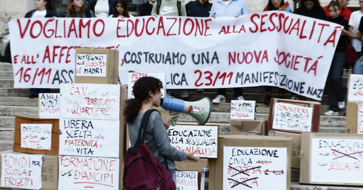 Battaglia ai diritti lgbt e ostacoli all’educazione affettiva: il centrodestra accelera in Parlamento Battaglia ai diritti lgbt e ostacoli all’educazione affettiva: il centrodestra accelera in Parlamento
