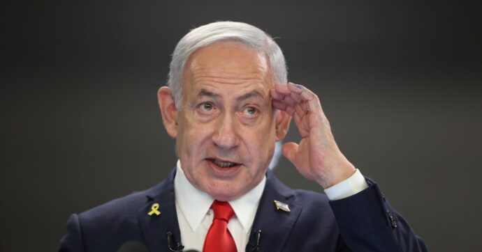 Copertina di “Hamas ha dato una bara con i resti di un ostaggio già restituito”. Ira di Netanyahu: Israele valuta risposta