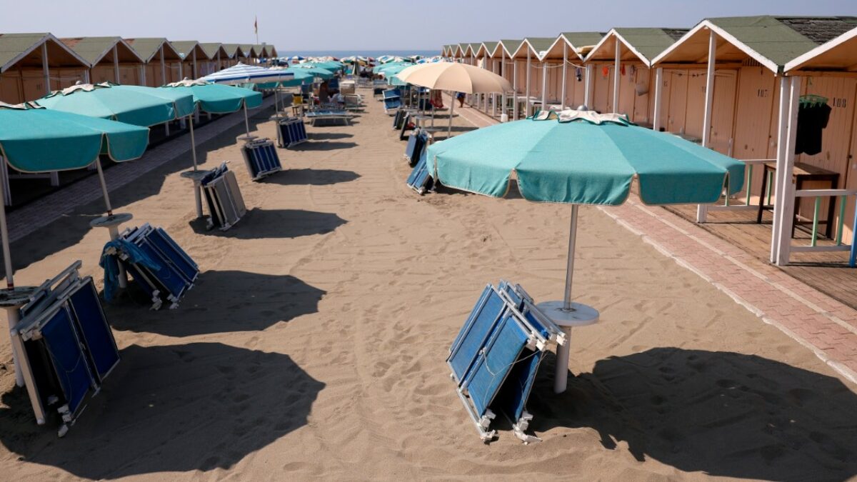 impara a comportarti meglio 52enne accoltella e uccide yassine mirinioui per un posto letto in spiaggia a savona poi chiama la polizia e si costituisce da Ilfattoquotidiano.it impara a comportarti meglio 52enne accoltella e uccide yassine mirinioui per un posto letto in spiaggia a savona poi chiama la polizia e si costituisce