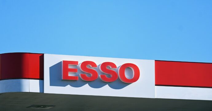 Il marchio di distributori Esso torna in mani italiane: acquisito da un consorzio per 425 milioni di euro