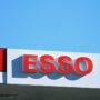Copertina di Il marchio di distributori Esso torna in mani italiane: acquisito da un consorzio per 425 milioni di euro