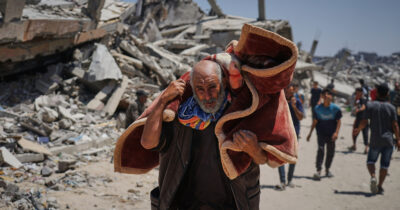 Copertina di Gaza, l’esercito israeliano approva il piano per la nuova offensiva. Altri raid sulla Striscia: “39 palestinesi uccisi dall’alba”