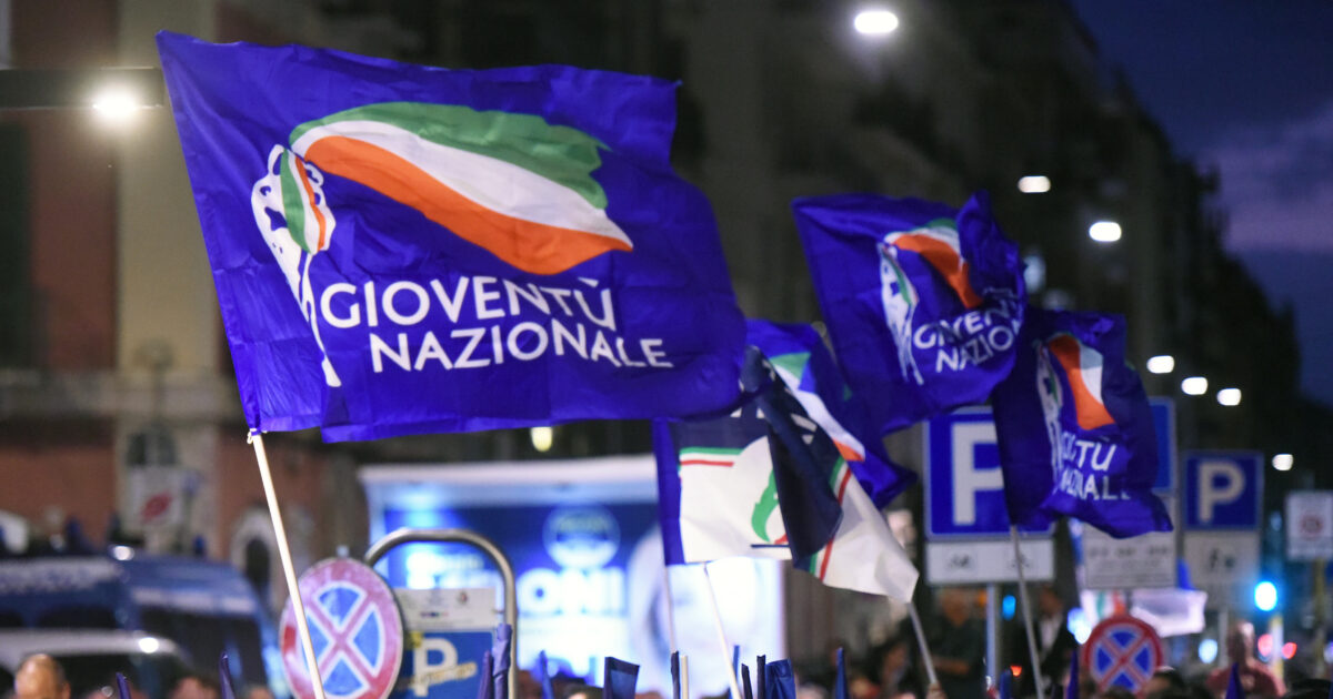 i giovani di fdi occupano la sede del partito a roma per protestare contro il trasferimento interviene la polizia