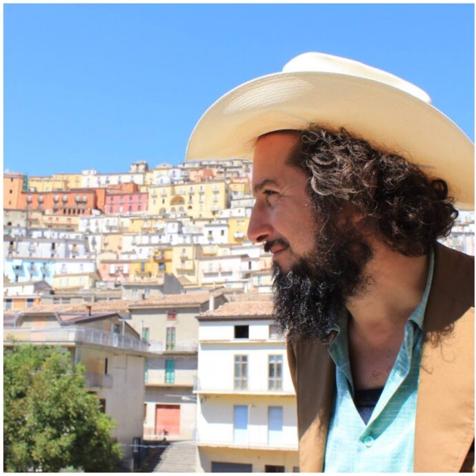 “Lo Sponz Fest è un luogo dove coltivare l’innocenza e difenderla”: dal 28 al 30 agosto Vinicio Capossela porta musica e cultura a Calitri