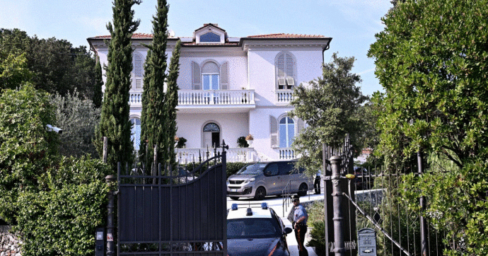 Uccide l’ex moglie e si costituisce: aveva il braccialetto elettronico mal funzionante da 10 giorni