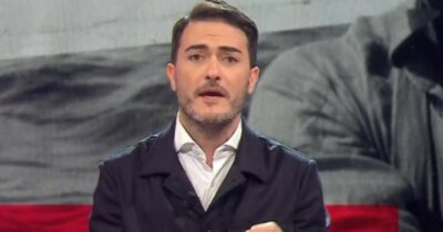 Copertina di “Vai pikkolo angielo”: scoppia la polemica per il tweet di Monteleone sul giornalista ucciso a Gaza. Il M5s: “Gioca sporco con il dolore altrui”