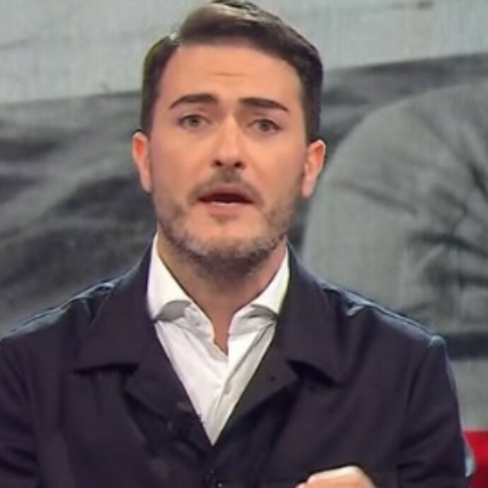 “Vai pikkolo angielo”: scoppia la polemica per il tweet di Monteleone sul giornalista ucciso a Gaza. Il M5s: “Gioca sporco con il dolore altrui”
