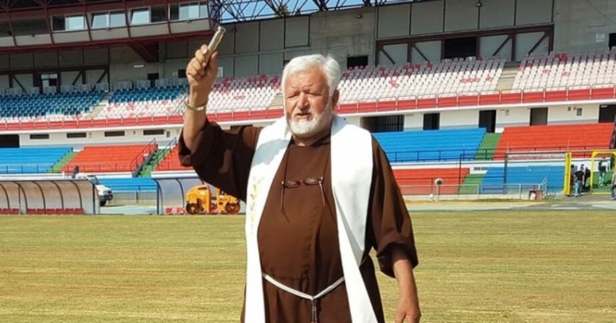 morto padre fedele bisceglia il frate cappuccino ultr224 del cosenza aveva 87 anni
