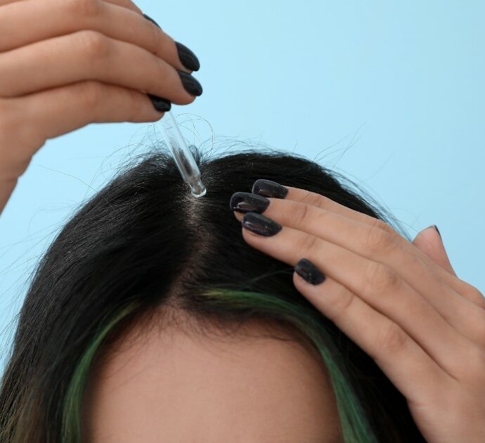 “Può causare arresto cardiaco e morte, anche solo pochi grammi sono letali”: siero anti caduta dei capelli in vendita su Amazon ritirato dal mercato