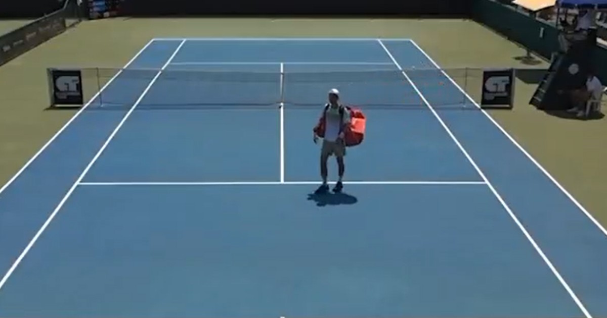 Vince il set ma perde il match per colpa di una doccia: nemmeno il caldo torrido piega le regole Atp Vince il set ma perde il match per colpa di una doccia: nemmeno il caldo torrido piega le regole Atp