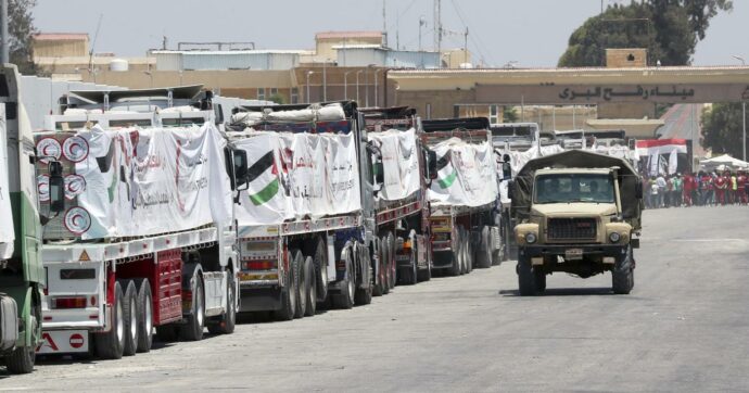 Gaza, appello di oltre 100 ong: “Basta usare gli aiuti come un’arma. Cibo e acqua bloccati mentre i palestinesi vengono affamati”