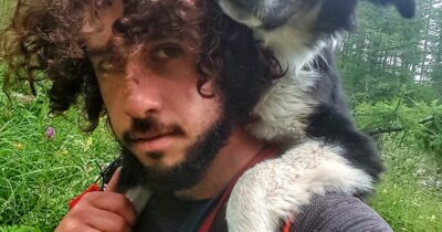 Copertina di Ritrovato morto Switch, il cane “alpinista” era disperso da giorni: il padrone aveva lanciato un appello per ritrovarlo