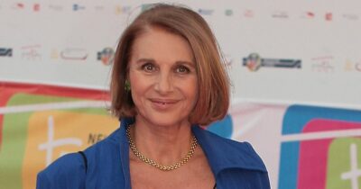 Copertina di “Io suora? Un guru mi trasmise un’energia speciale. Tutte le sere andavo nel camerino di una nota attrice e la trovavo sempre nuda”: le confessioni di Paola Pitagora