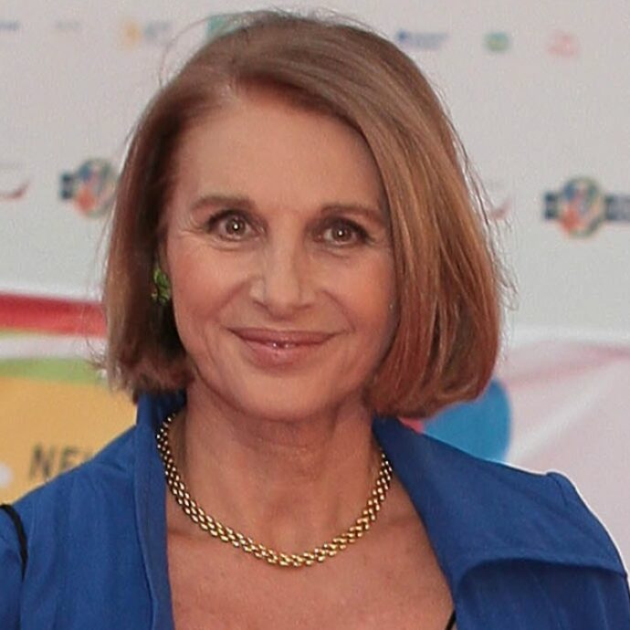 “Io suora? Un guru mi trasmise un’energia speciale. Tutte le sere andavo nel camerino di una nota attrice e la trovavo sempre nuda”: le confessioni di Paola Pitagora