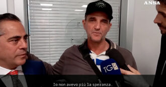 Copertina di Il velista D’Attanasio in Italia in lacrime dopo 5 anni di carcere in Papua Nuova Guinea: “Non avevo più speranza”