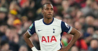 Copertina di “Codardi, vi nascondete dietro falsi nomi”: il comunicato del Tottenham dopo gli insulti razzisti a Mathys Tel