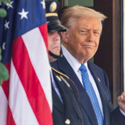 Copertina di Vertice in Alaska, gli affari in agenda: energia, tecnologia e addio alle sanzioni